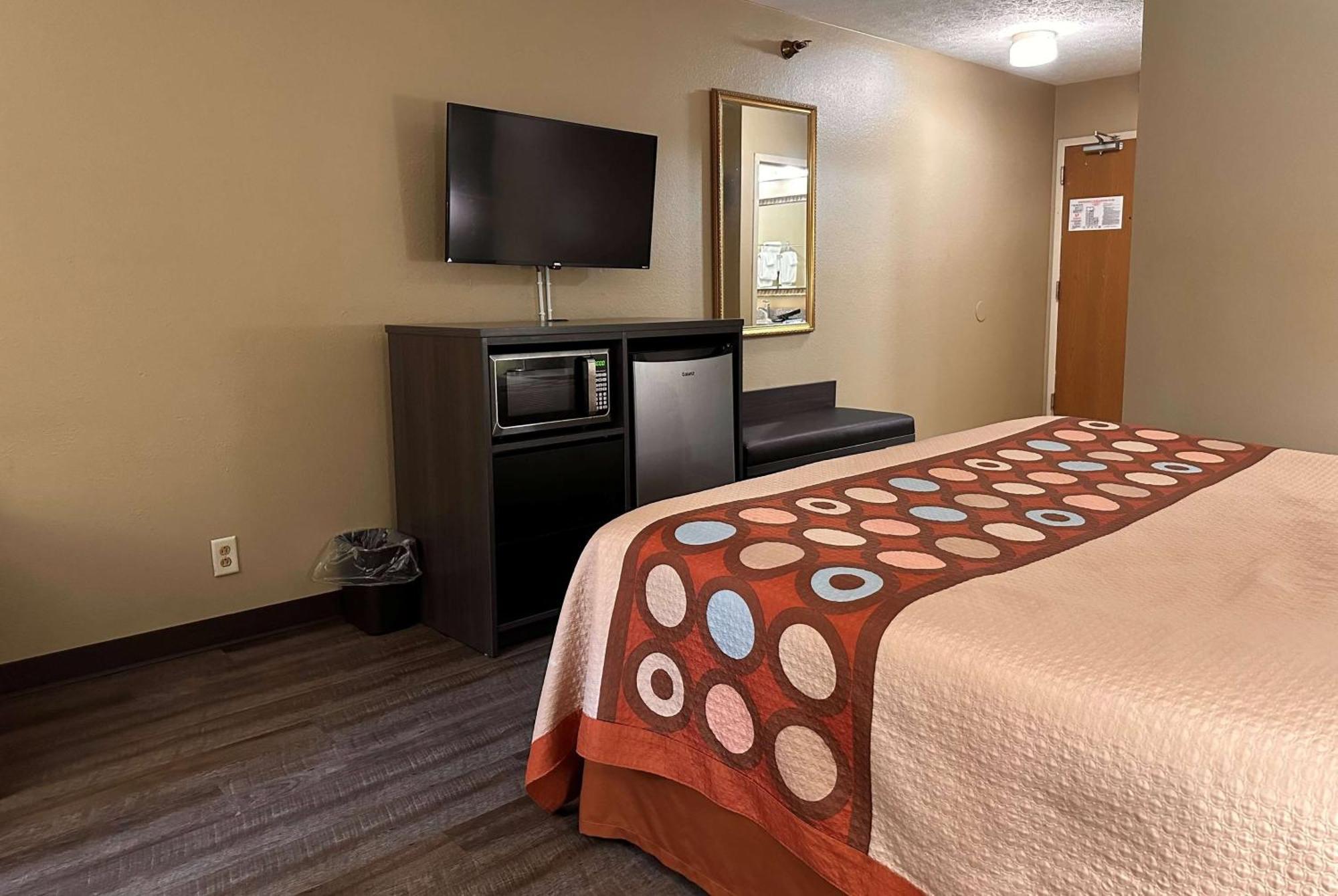 Super 8 By Wyndham Bellefontaine Hotel Exterior photo