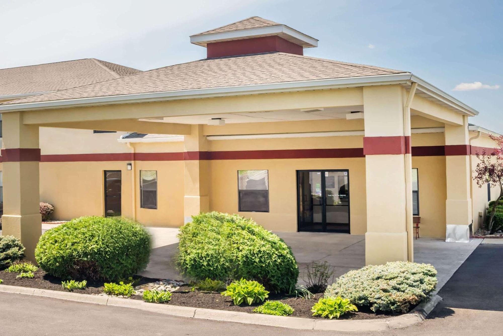 Super 8 By Wyndham Bellefontaine Hotel Exterior photo