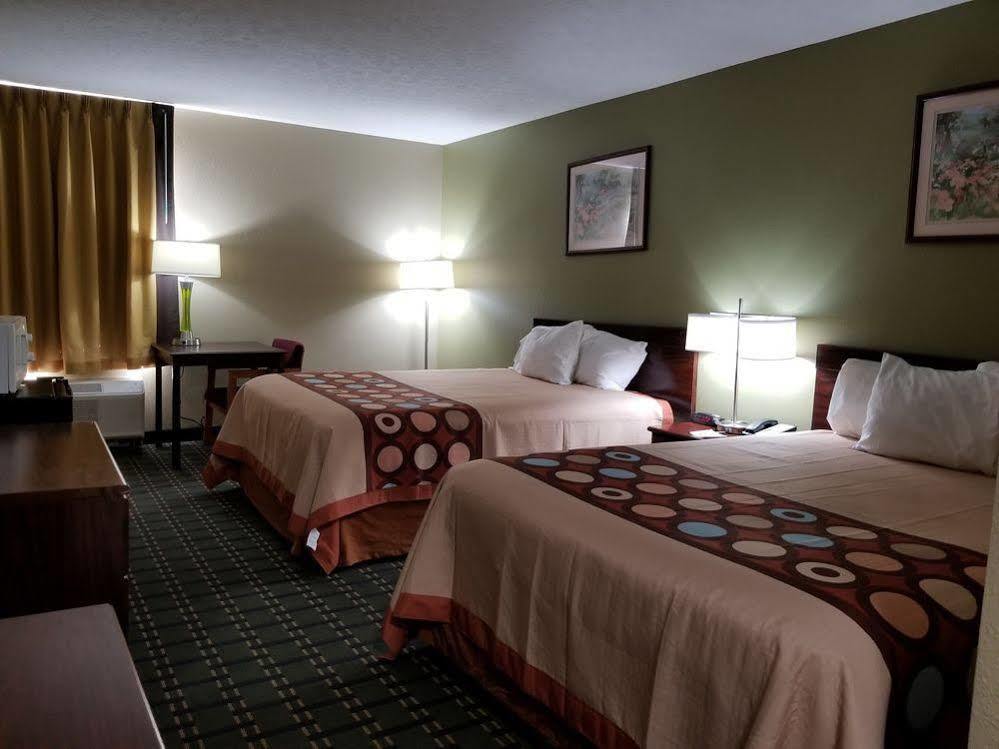Super 8 By Wyndham Bellefontaine Hotel Exterior photo